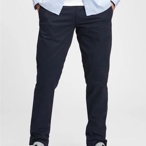 Gap Men’s skinny-fit pants. Black